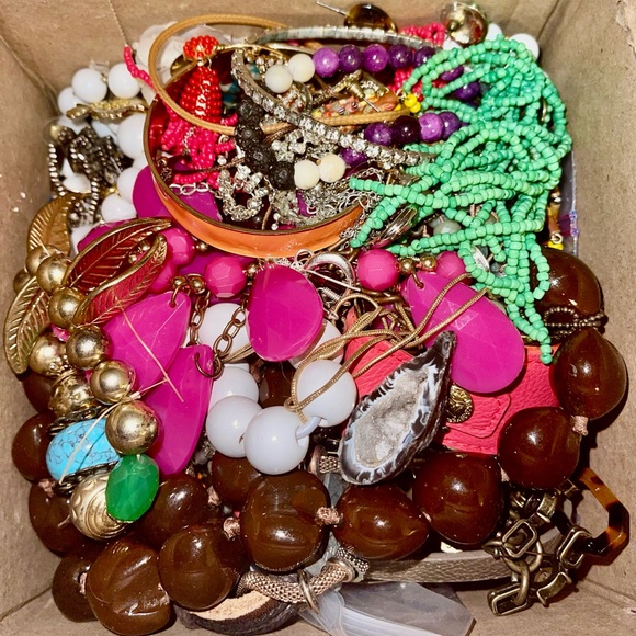 5 LB MYSTERY CRAFTING JEWELRY BOX - Picture 2 of 6